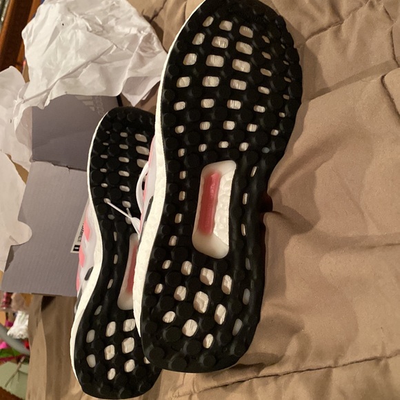 NWT in box Adidas Ultraboost 5.0 DNA women’s size 5 sneakers. - Picture 5 of 9